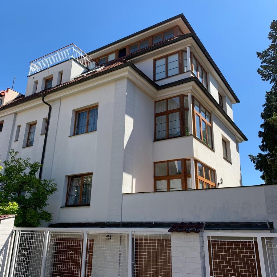 Residence Sarka Praag Buitenkant foto